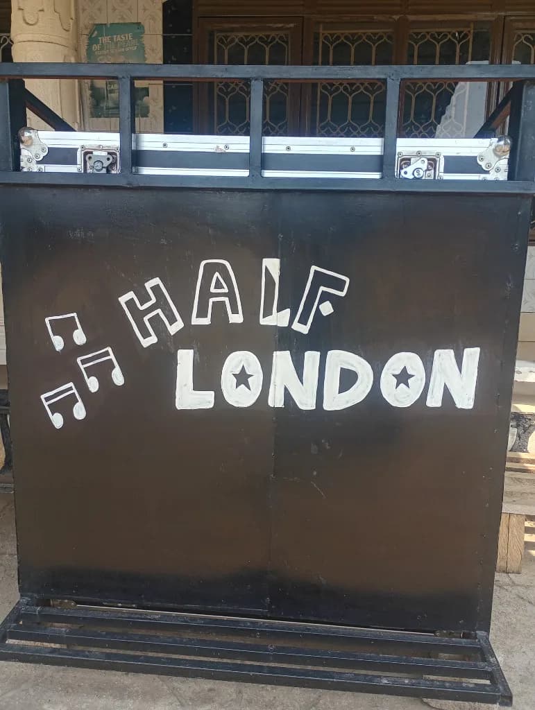 Half London Guest House in Kasese